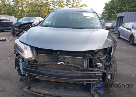 2017 Nissan Rogue Sv z USA, uszkodzony, nr VIN KNMAT2MV7HP601907